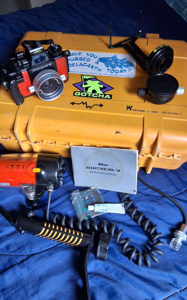 Nikon Nikonos V  - vintage 35mm film underwater camera package with flash &  travel case etc