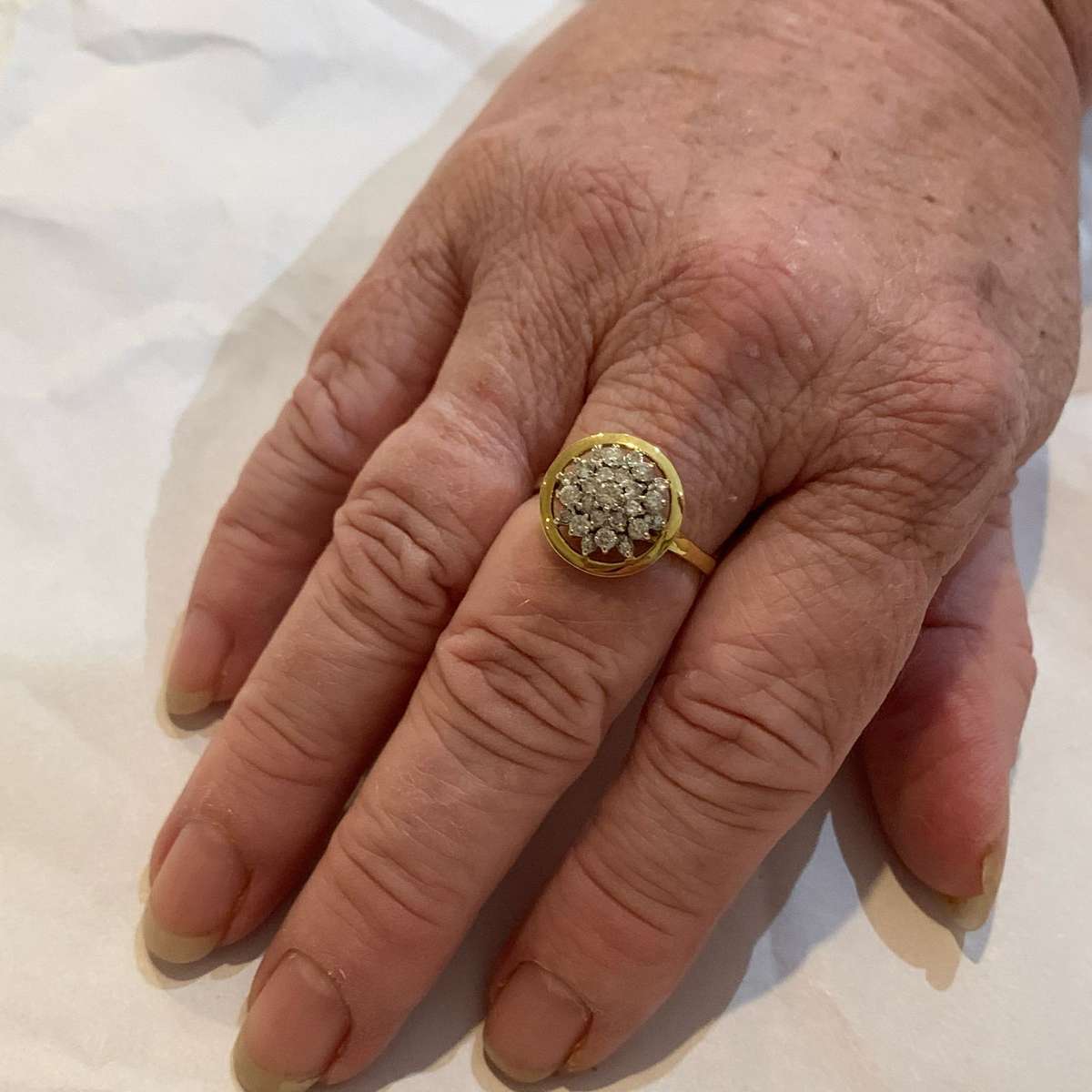 18ct Gold Diamond Cluster Ring (V. R46 000)