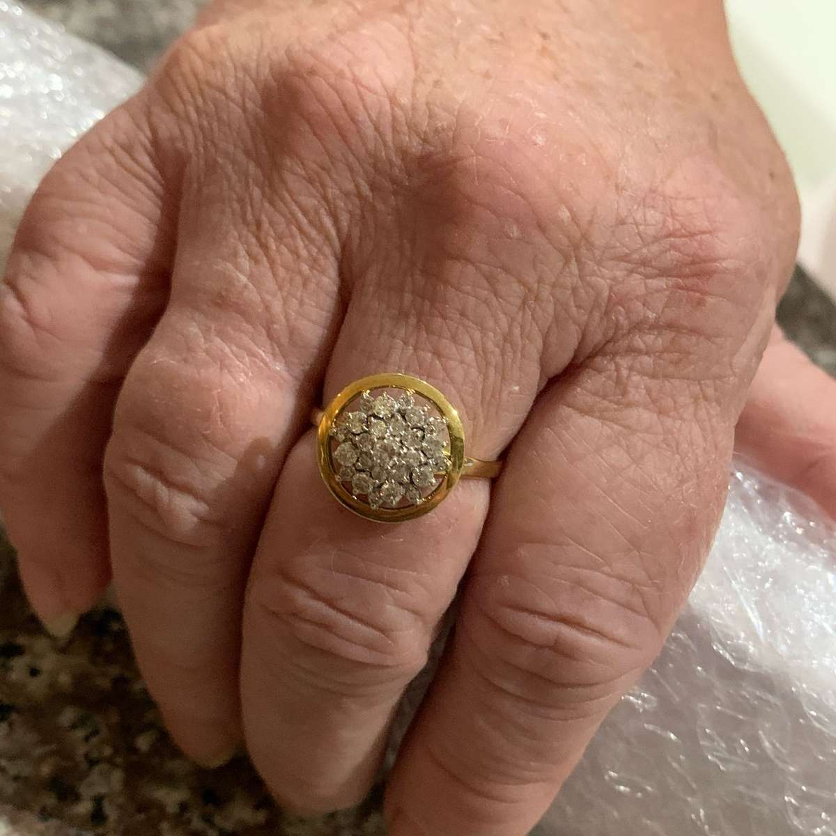 18ct Gold Diamond Cluster Ring (V. R46 000)