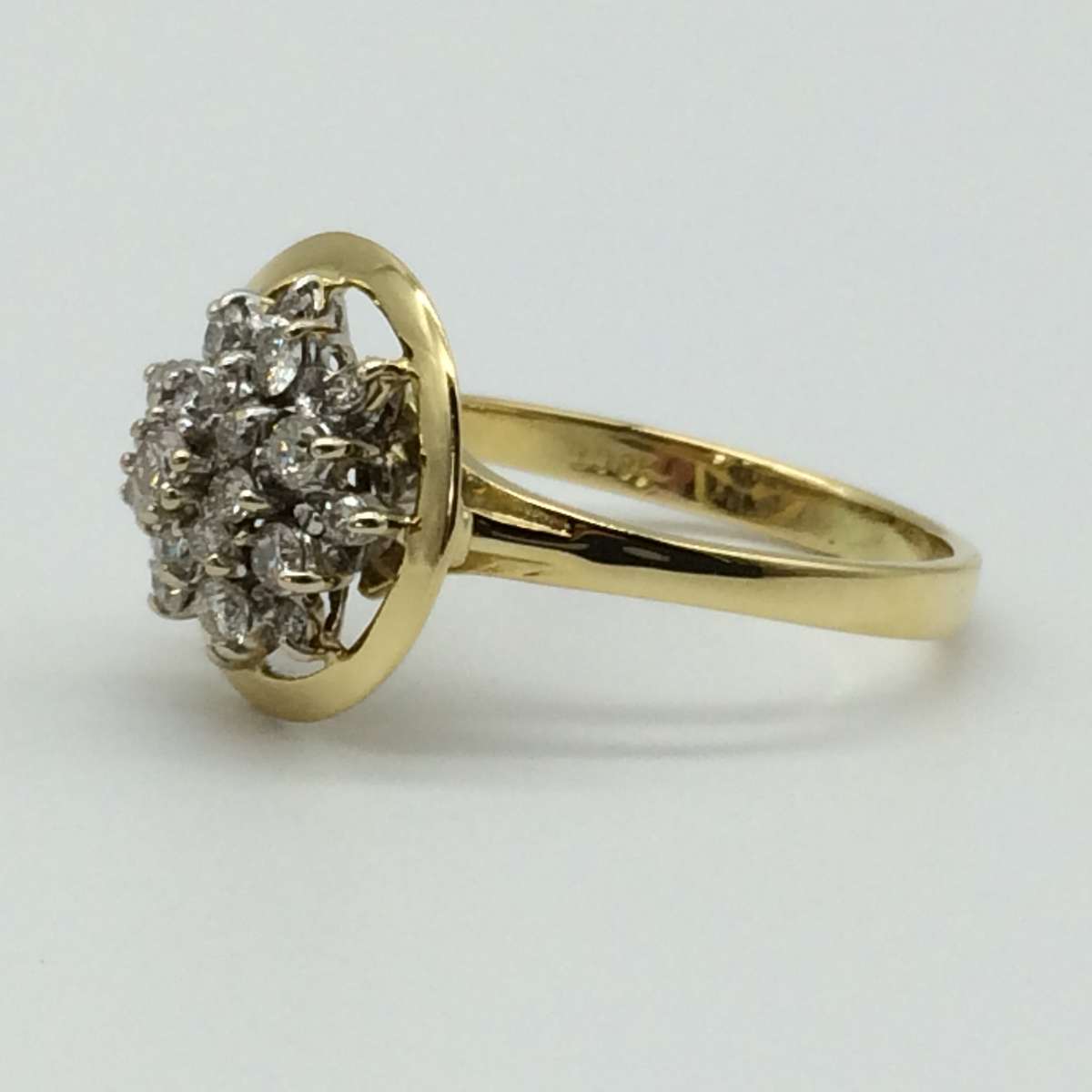 18ct Gold Diamond Cluster Ring (V. R46 000)