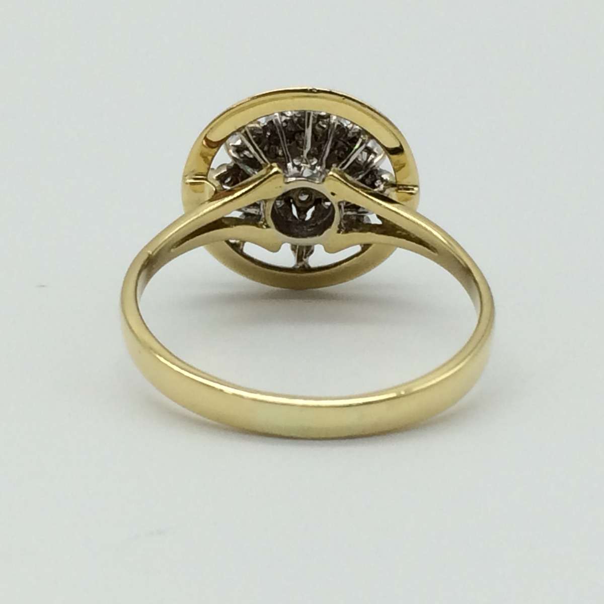 18ct Gold Diamond Cluster Ring (V. R46 000)