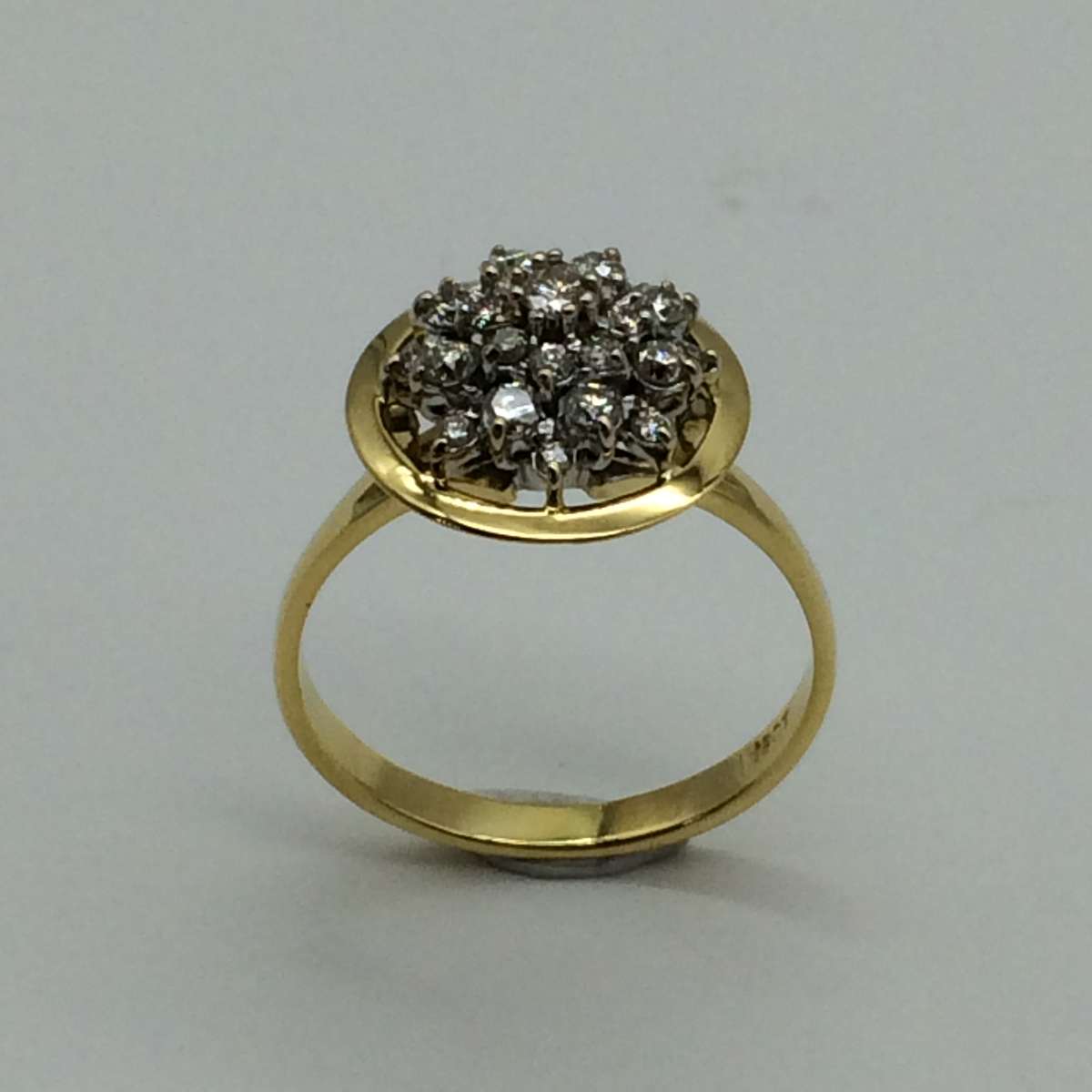 18ct Gold Diamond Cluster Ring (V. R46 000)