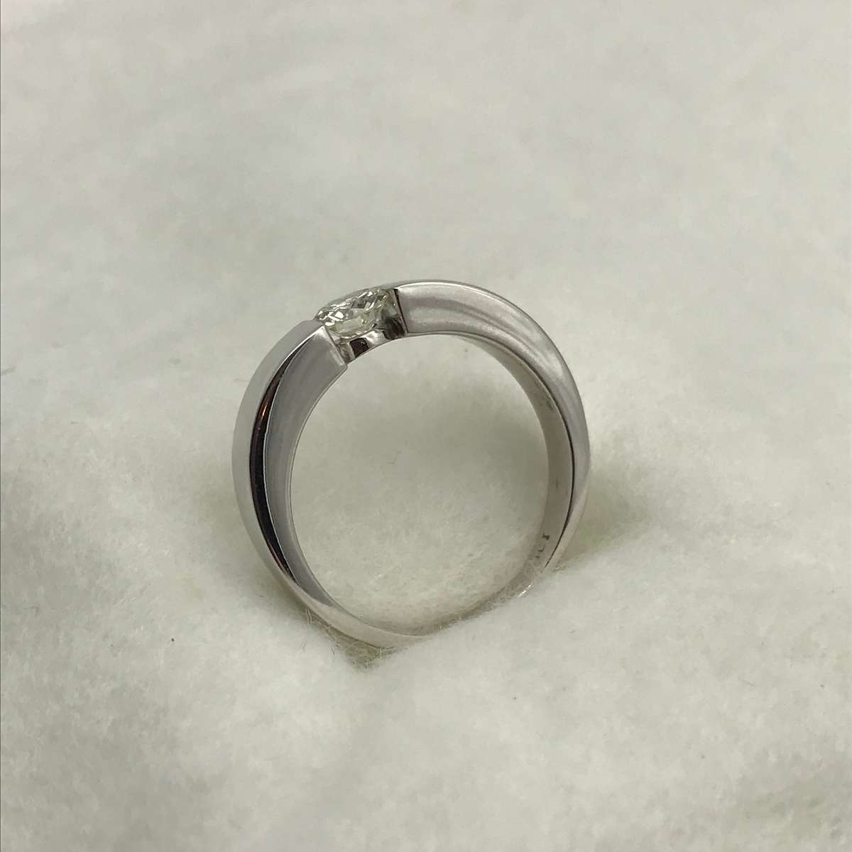 18ct White Gold & Diamond Dress Ring (V - R50 850)
