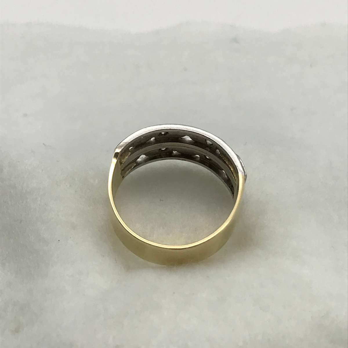 Lovely 18ct Gold & Diamond Ring (V. R40 350)