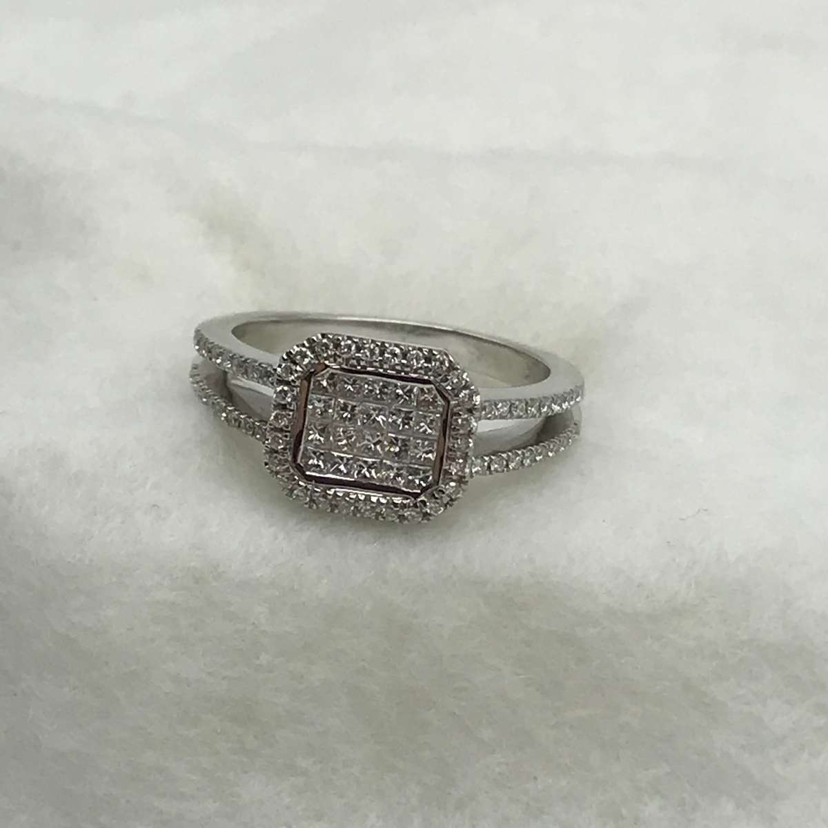 18ct White Gold Diamond Dress Ring (V. R64 290)