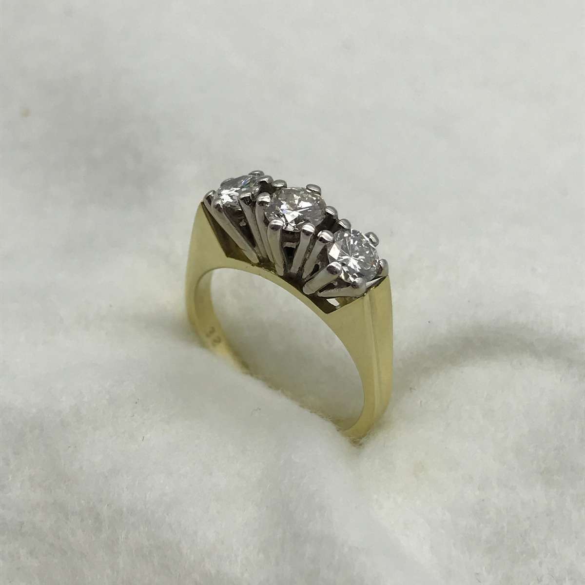 Amazing 18ct Gold & Diamond Eternity Ring (V. R81660)