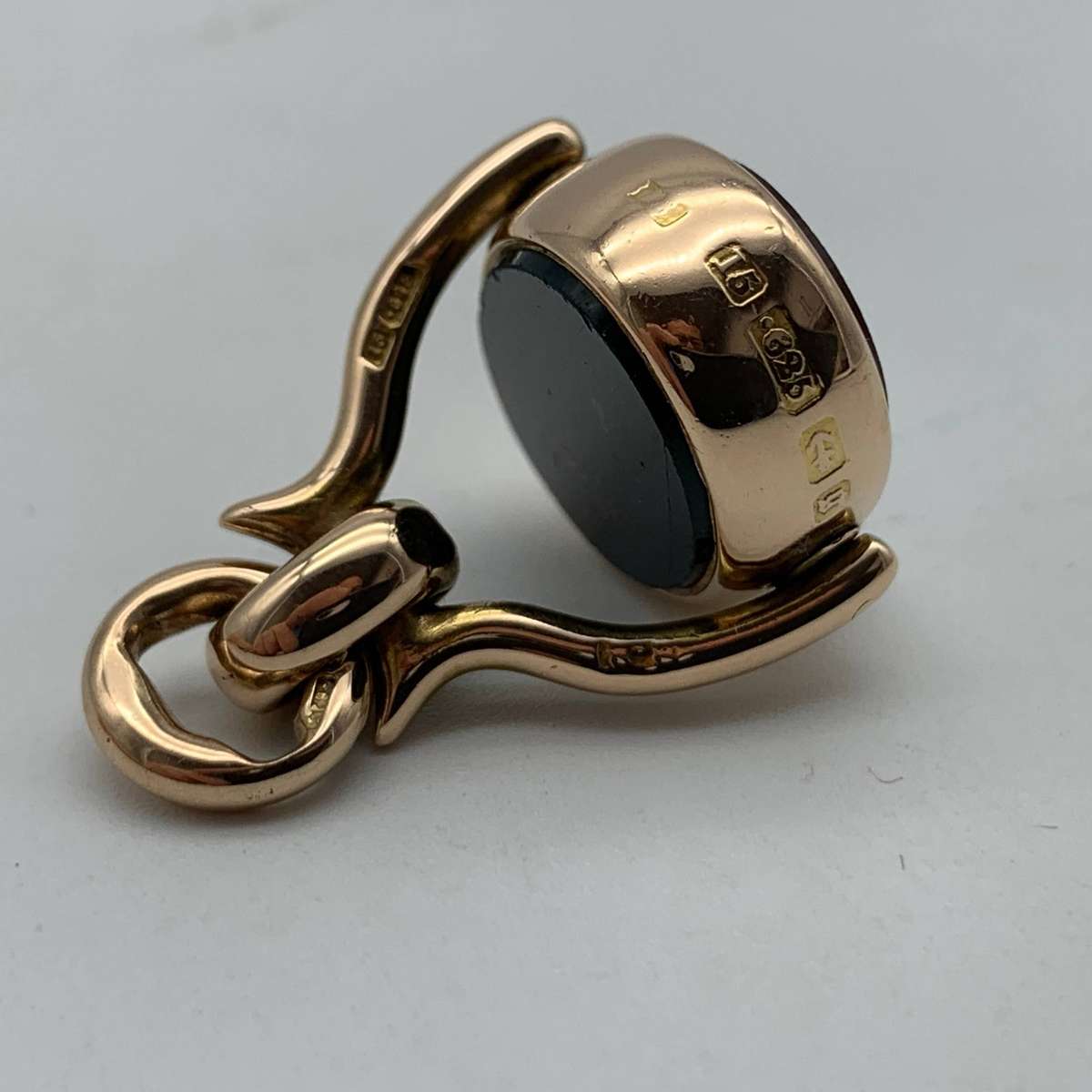 Victorian 15ct Gold Swivel Fob/Seal (1881)