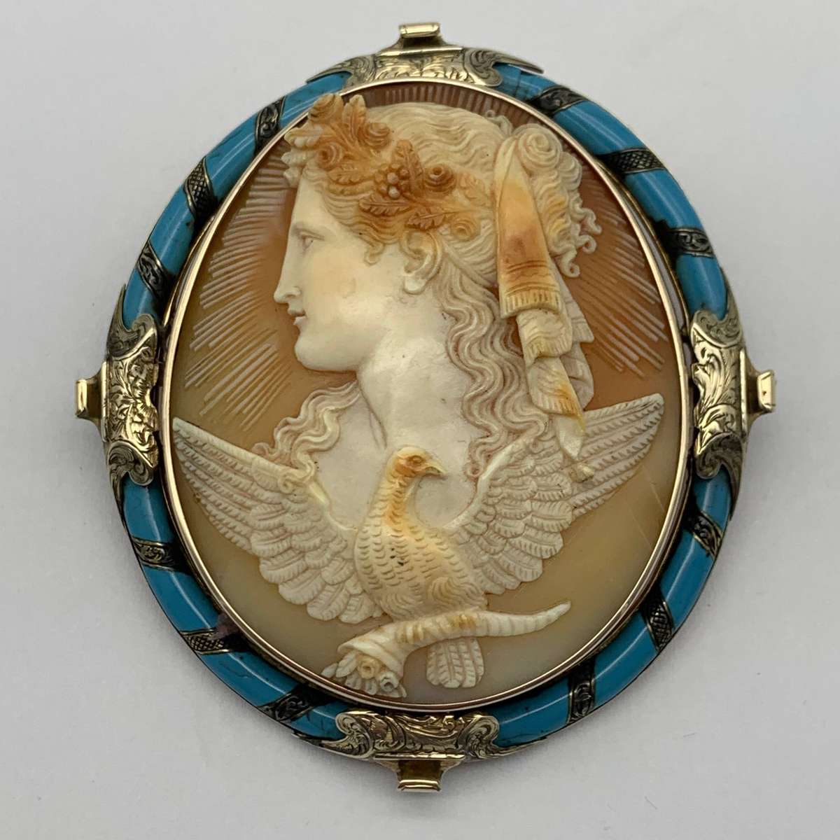 Large Victorian Gold 'Goddess of Dawn' Cameo Brooch