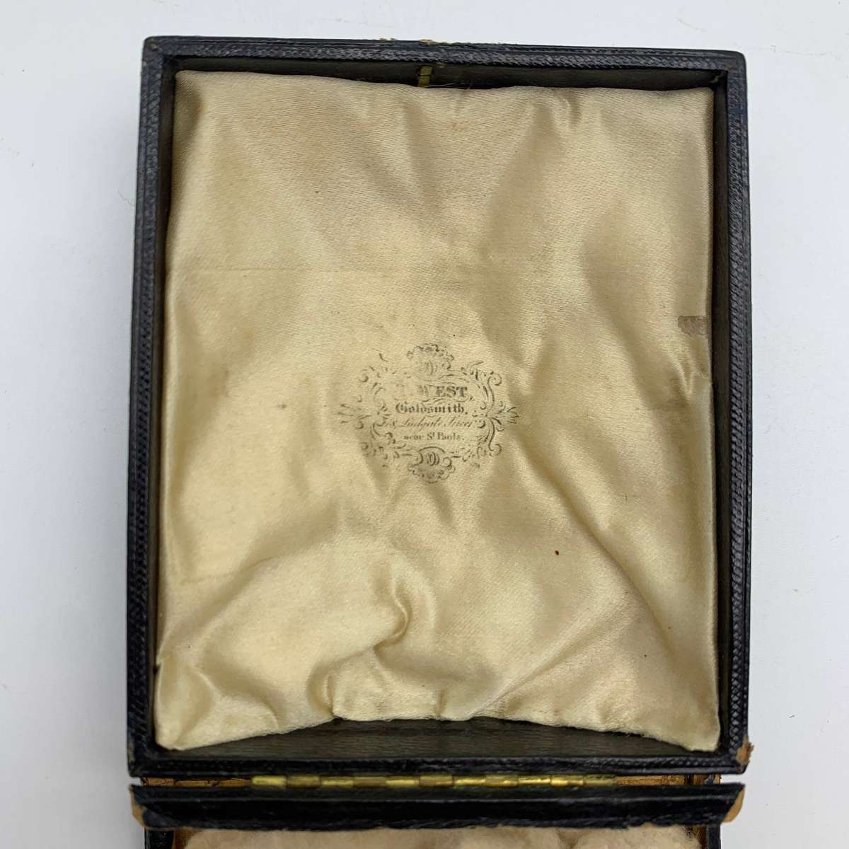 Large Victorian Gold 'Goddess of Dawn' Cameo Brooch