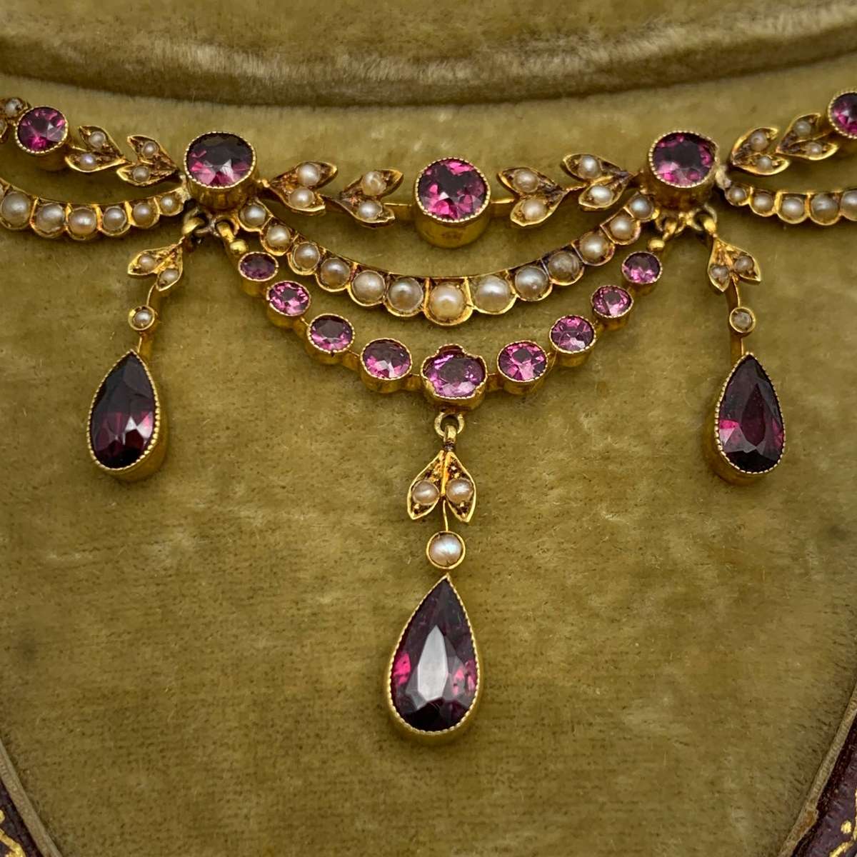 Antique Gold, Garnet & Seed Pearl Necklace (Cased)