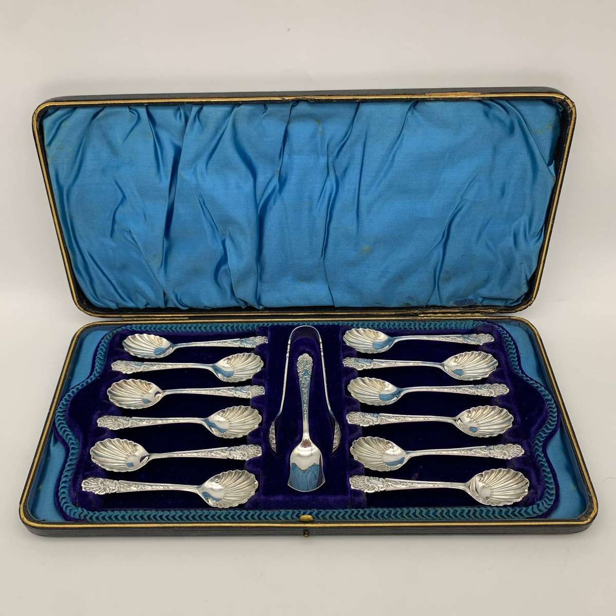 Antique Cased Set of Solid Silver Teaspoons, Sugar Spoon & Tongs (1903)