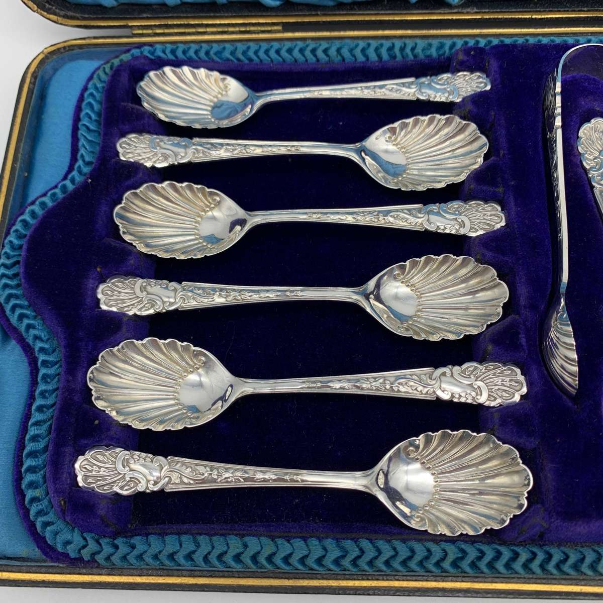Antique Cased Set of Solid Silver Teaspoons, Sugar Spoon & Tongs (1903)