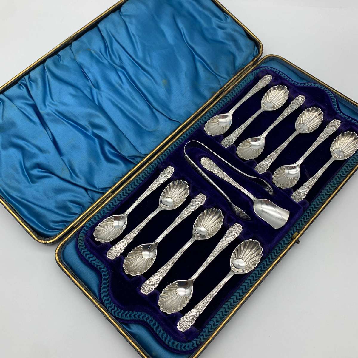 Antique Cased Set of Solid Silver Teaspoons, Sugar Spoon & Tongs (1903)