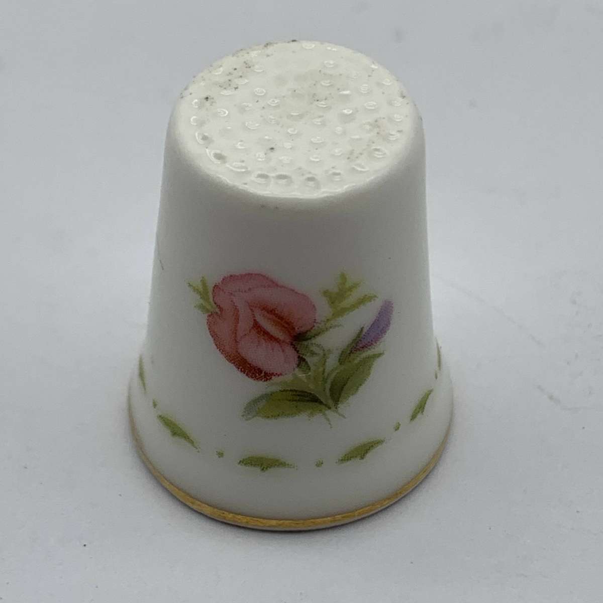 Royal Albert 'Flower of the Month' Thimble (April)