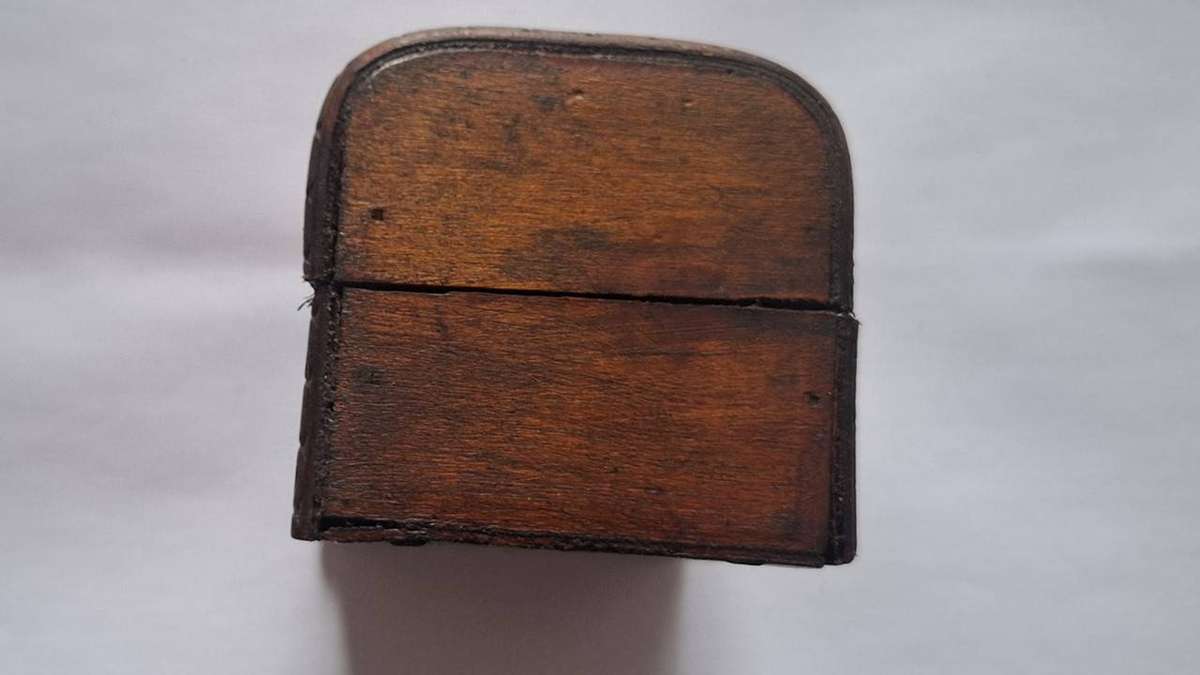 Small plastic box