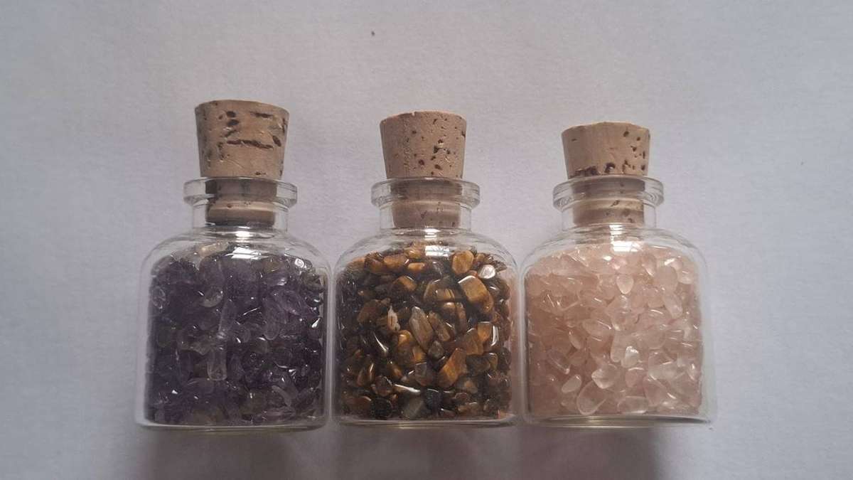 Lot D : 3 small bottles with "precious stones"