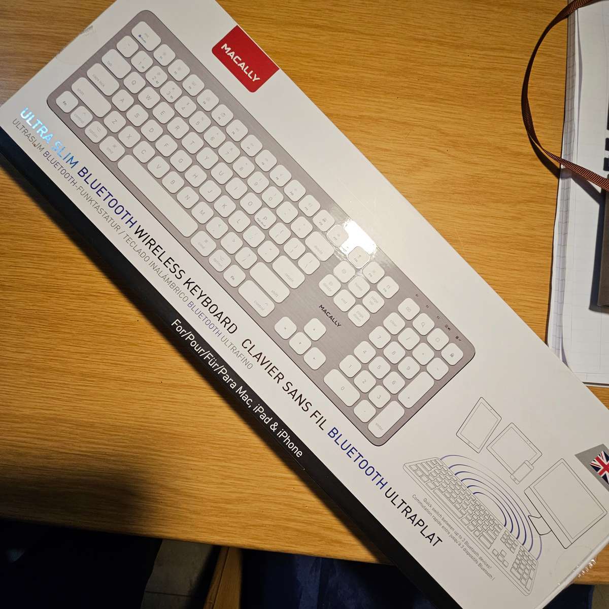 Macally - Slim Bluetooth keyboard for Mac  British English - Includes Numeric Keypad