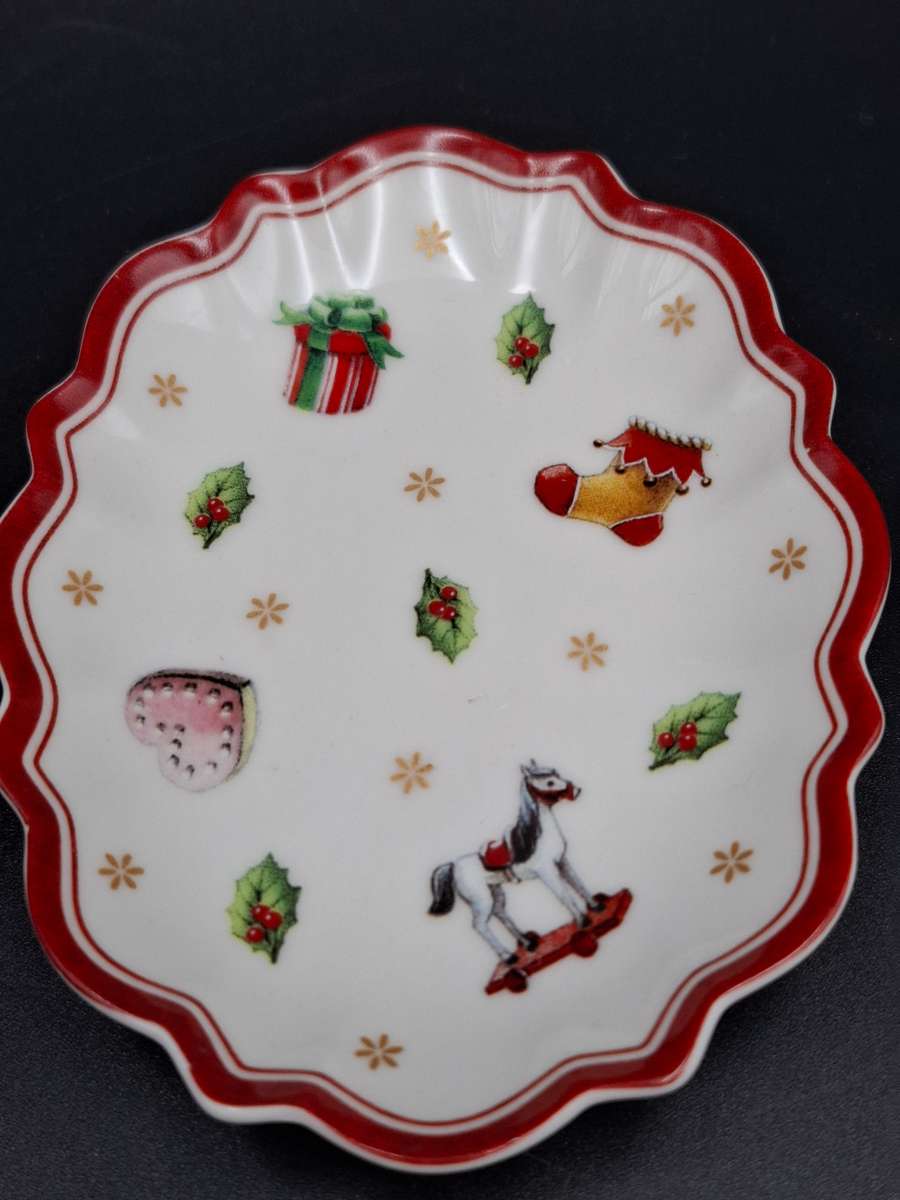 Vintage Villeroy & Boch Scalloped Christmas Themed Biscuit Plates X 4 - Xmas