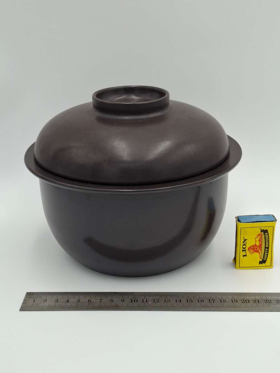 Mid-Century Chocolate Colour Casserole Dish with Lid - great condition - 22cm Diameter
