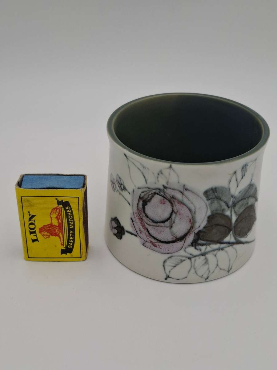 Vintage Arabia HLA Helsinki Flower Design - Small Vase Hand-painted - part of a series