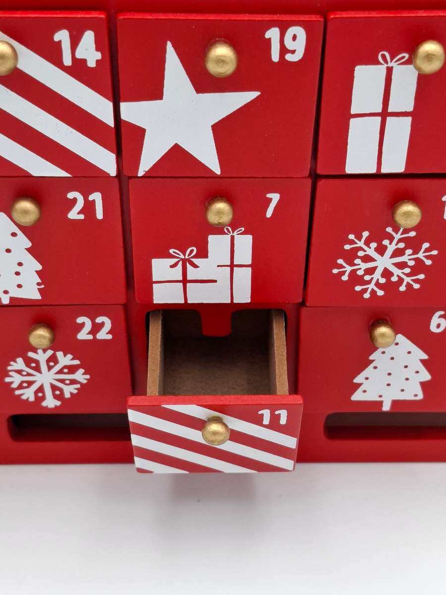 Advent Calendar Wooden Sleigh - A Perfect Christmas in Red -NEW in original packaging