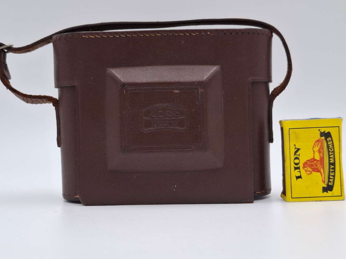 Vintage 1950's Zeiss Ikon Nettar 6x6 Folder Camera in the authentic Leather Case