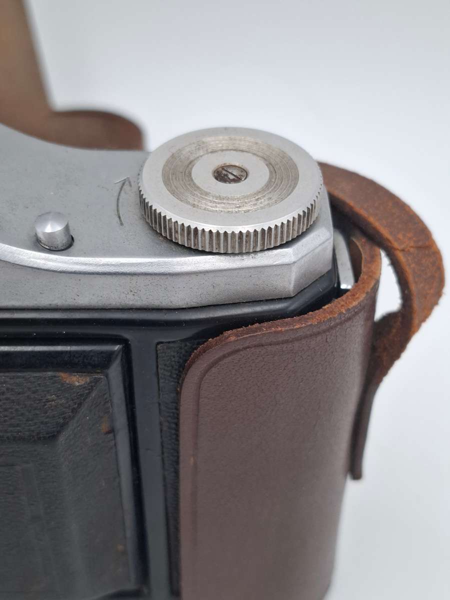 Vintage 1950's Zeiss Ikon Nettar 6x6 Folder Camera in the authentic Leather Case