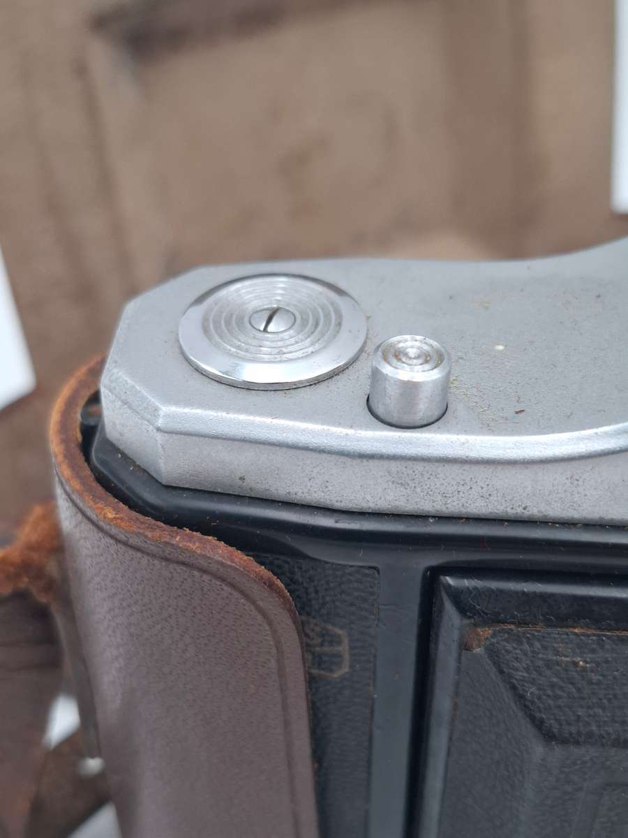 Vintage 1950's Zeiss Ikon Nettar 6x6 Folder Camera in the authentic Leather Case