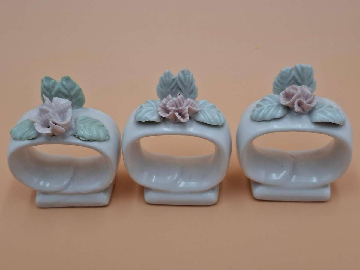 9x Vintage Floral Porcelain Napkin Rings - Floral Design - Blue Pink Yellow