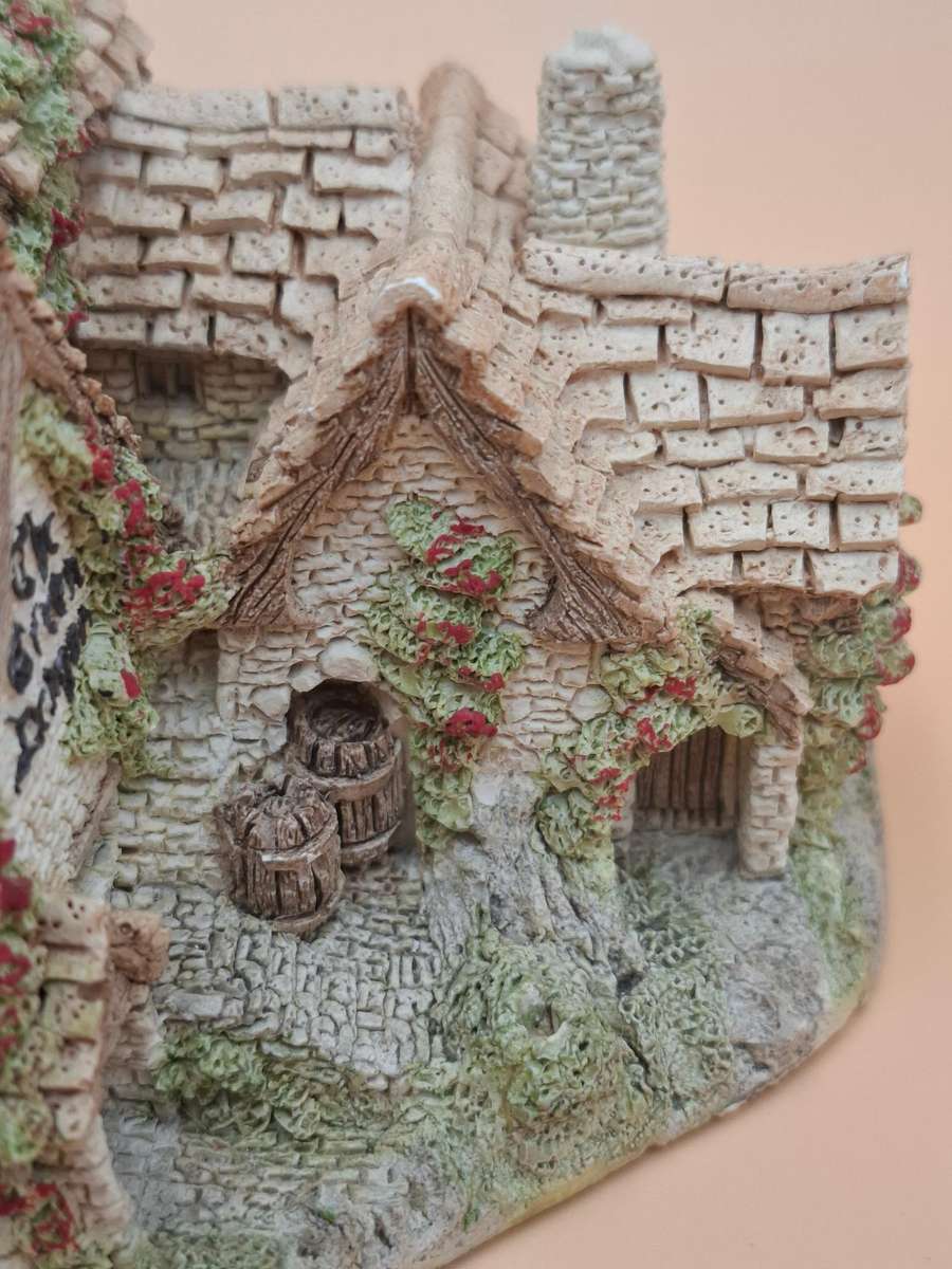 Vintage Miniature "Green Dragon Pub" by David Winter - Made & Hand Painted in UK - A Collectable