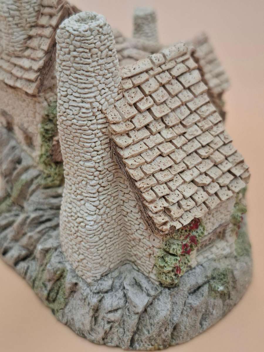 Vintage Miniature "Green Dragon Pub" by David Winter - Made & Hand Painted in UK - A Collectable