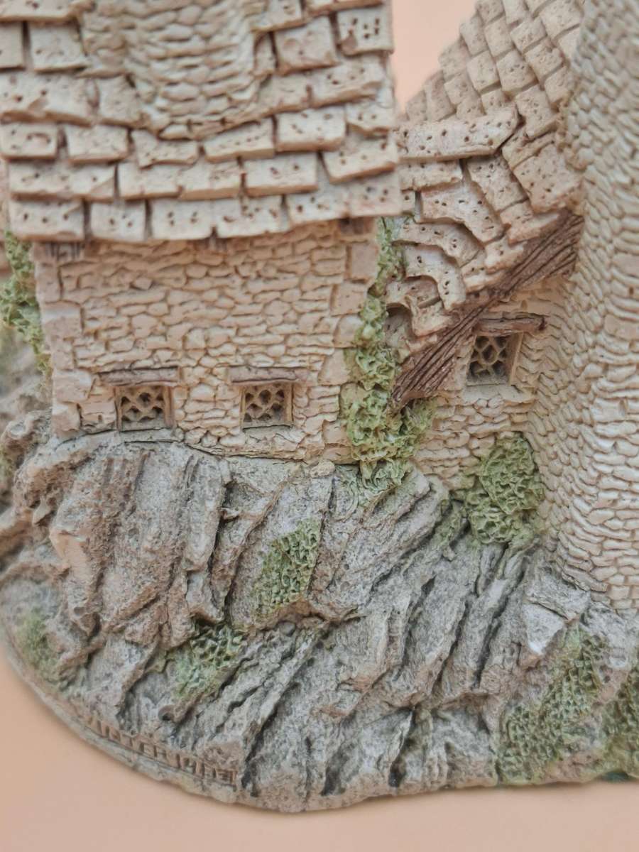 Vintage Miniature "Green Dragon Pub" by David Winter - Made & Hand Painted in UK - A Collectable