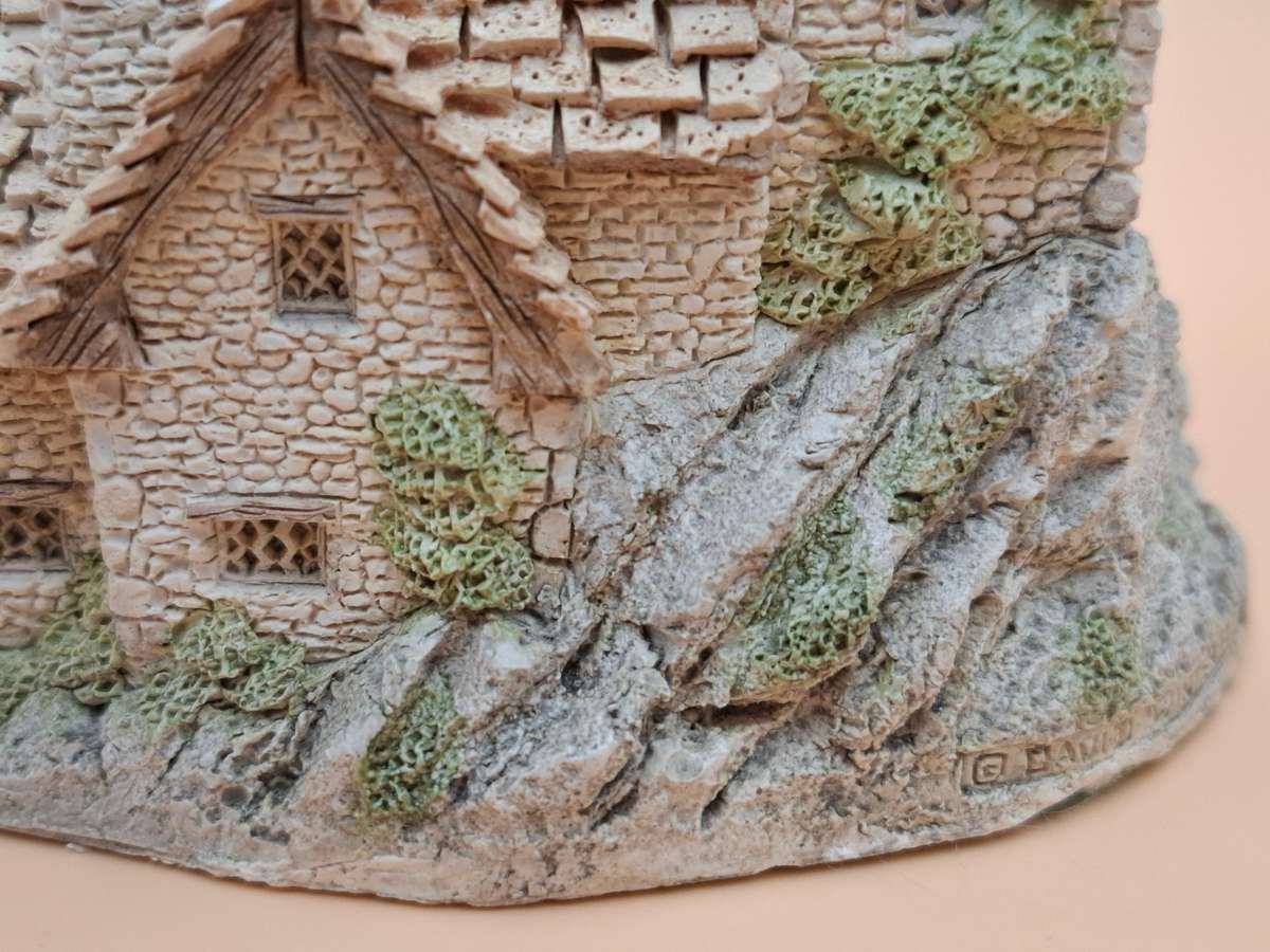 Vintage Miniature "Green Dragon Pub" by David Winter - Made & Hand Painted in UK - A Collectable