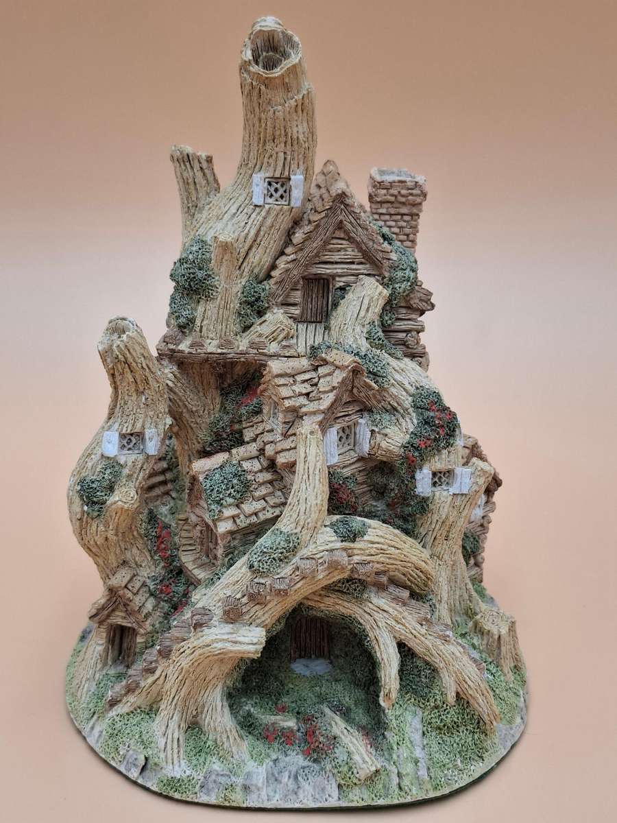 Vintage "The Woodcutters Cottage" by David Winter - Made & Hand painted in UK - A Collectable