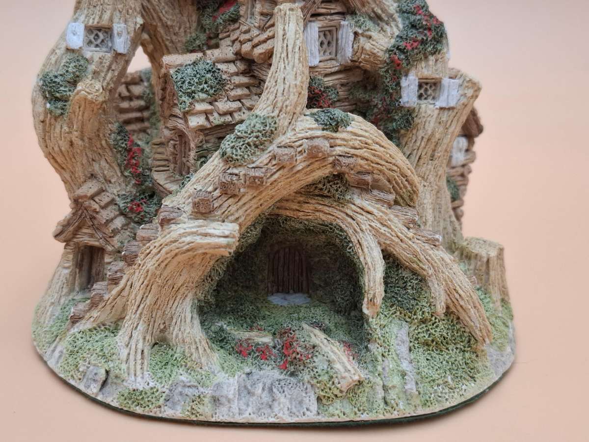Vintage "The Woodcutters Cottage" by David Winter - Made & Hand painted in UK - A Collectable