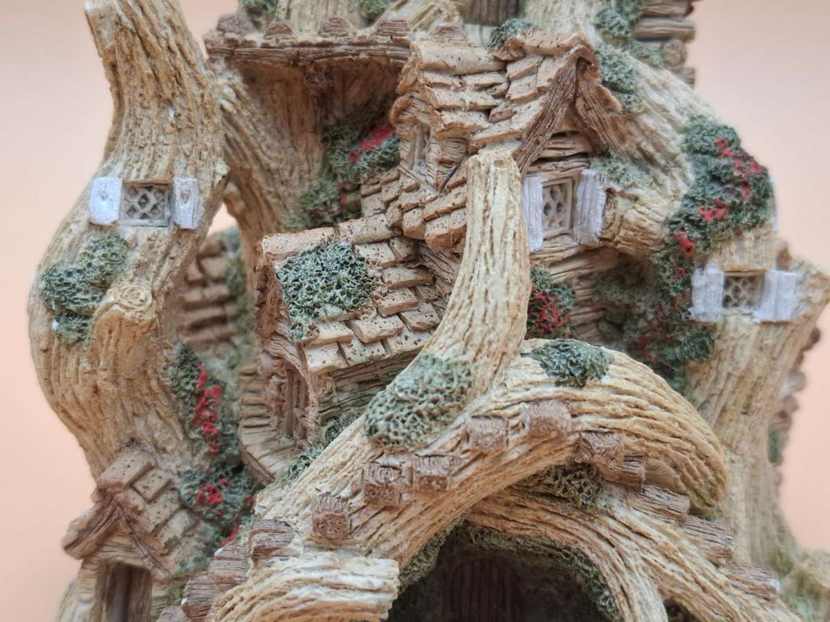 Vintage "The Woodcutters Cottage" by David Winter - Made & Hand painted in UK - A Collectable