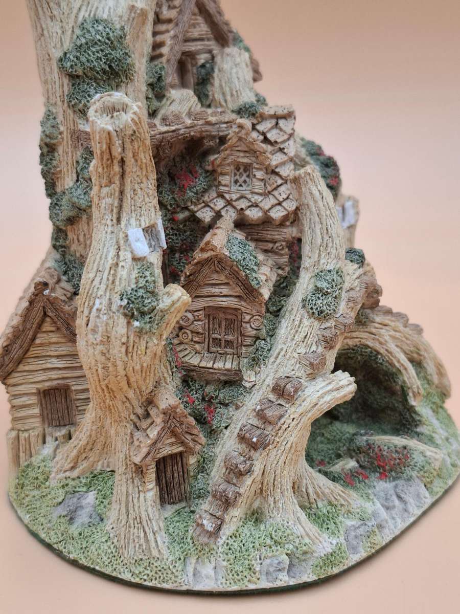 Vintage "The Woodcutters Cottage" by David Winter - Made & Hand painted in UK - A Collectable