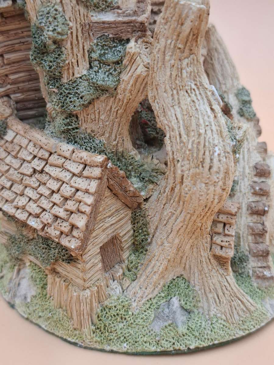 Vintage "The Woodcutters Cottage" by David Winter - Made & Hand painted in UK - A Collectable