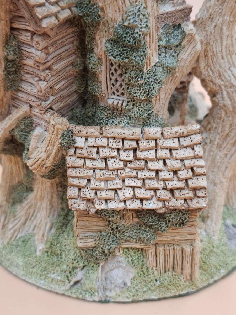 Vintage "The Woodcutters Cottage" by David Winter - Made & Hand painted in UK - A Collectable