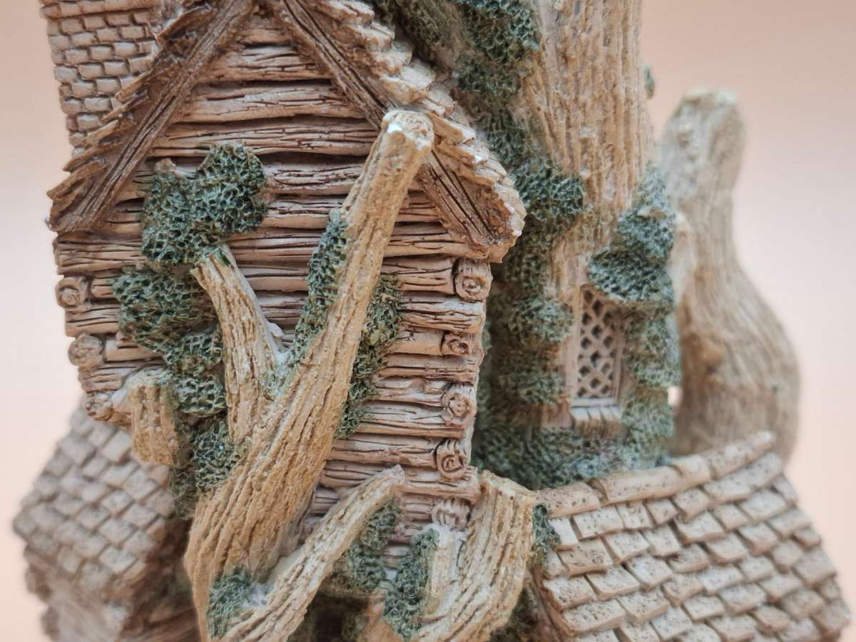 Vintage "The Woodcutters Cottage" by David Winter - Made & Hand painted in UK - A Collectable