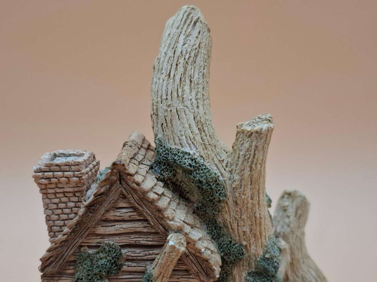 Vintage "The Woodcutters Cottage" by David Winter - Made & Hand painted in UK - A Collectable