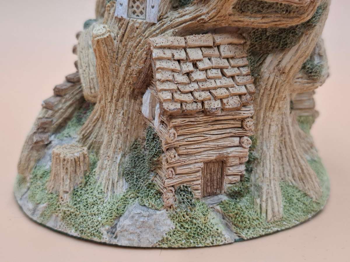 Vintage "The Woodcutters Cottage" by David Winter - Made & Hand painted in UK - A Collectable