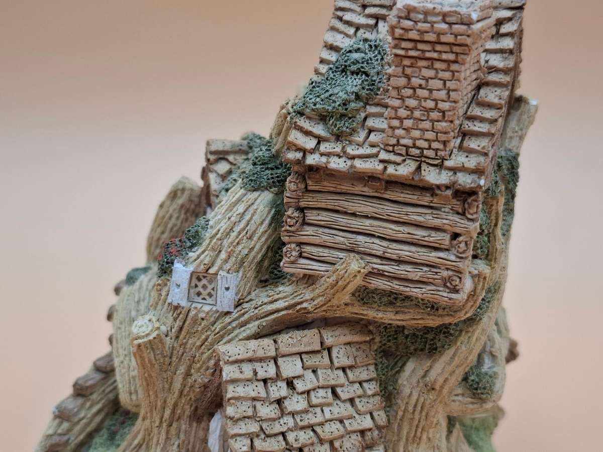 Vintage "The Woodcutters Cottage" by David Winter - Made & Hand painted in UK - A Collectable