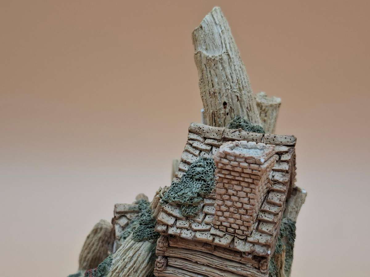 Vintage "The Woodcutters Cottage" by David Winter - Made & Hand painted in UK - A Collectable