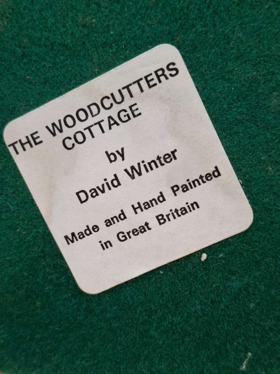 Vintage "The Woodcutters Cottage" by David Winter - Made & Hand painted in UK - A Collectable