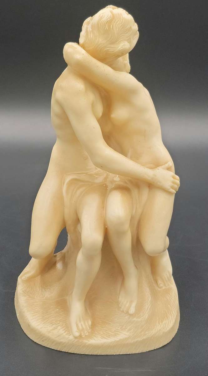Vintage 1960's Resin Italian Sculpture Figurine - "The Kiss" - Rare find - 22cm H