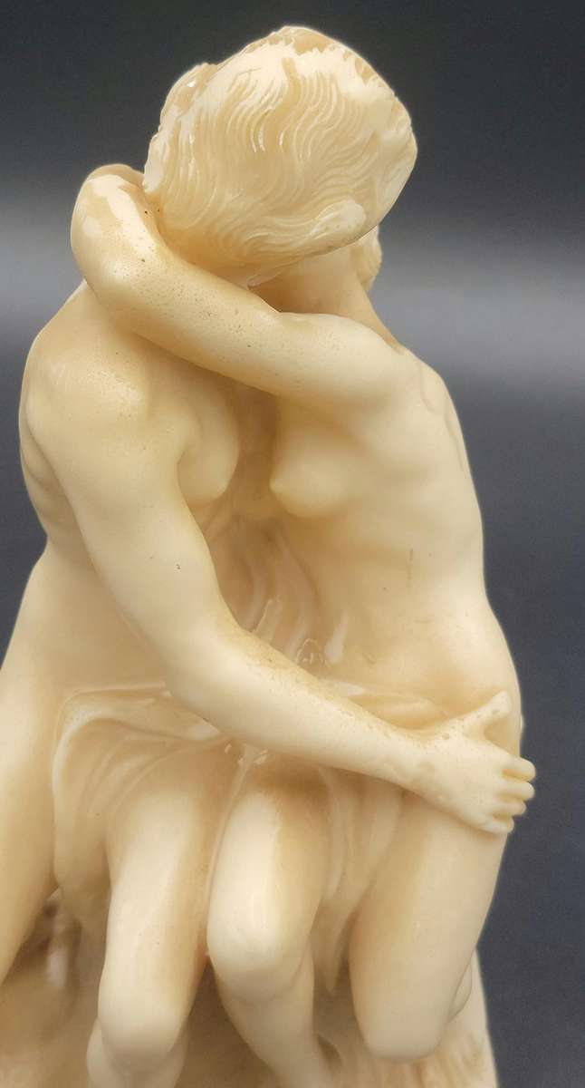 Vintage 1960's Resin Italian Sculpture Figurine - "The Kiss" - Rare find - 22cm H