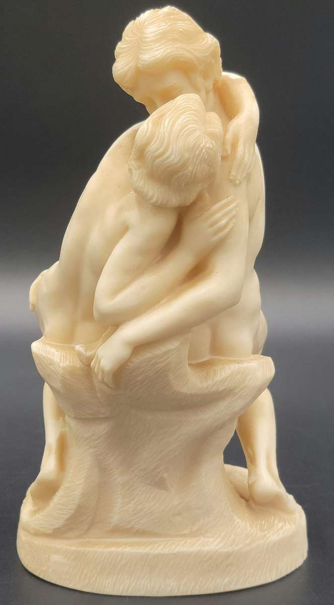 Vintage 1960's Resin Italian Sculpture Figurine - "The Kiss" - Rare find - 22cm H