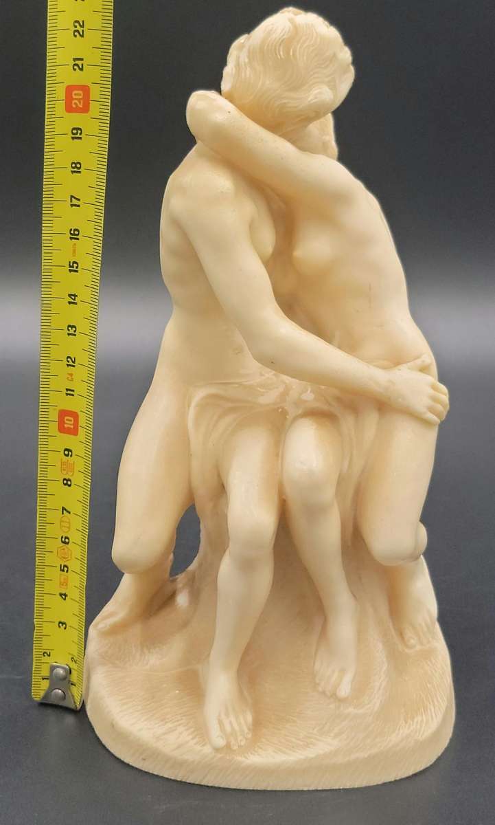 Vintage 1960's Resin Italian Sculpture Figurine - "The Kiss" - Rare find - 22cm H