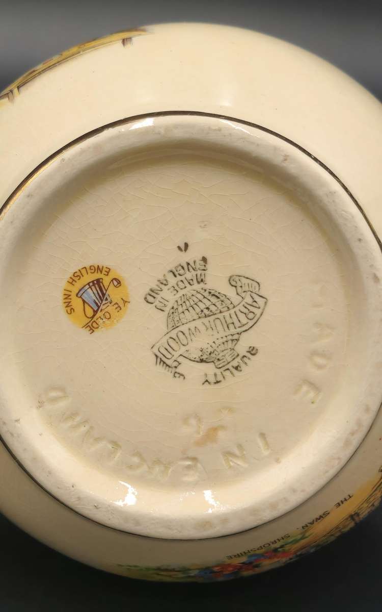 Vintage Arthur Wood "Ye Olde English Inns" Milk Jug - 11cm H - Great Condition